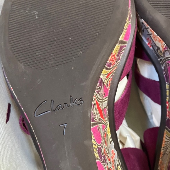 Clark’s women’s size 7 purple Wedge Sandals with Patterned Heel - Picture 4 of 16